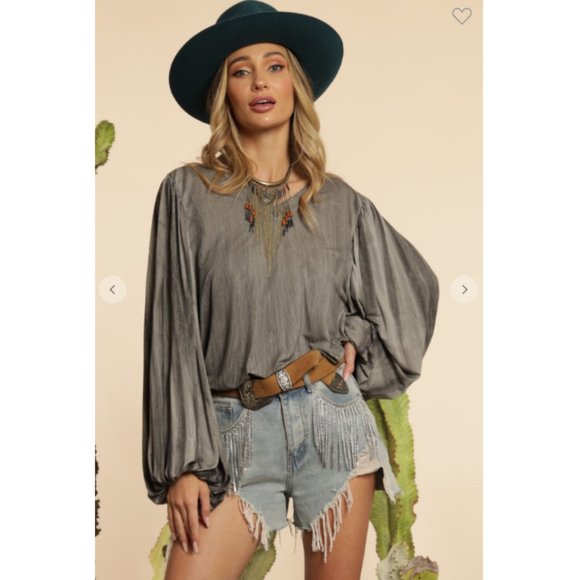 Tops - ⭐️ CLEARANCE ⭐️ FINAL PRICE DROP Balloon Sleeve Top